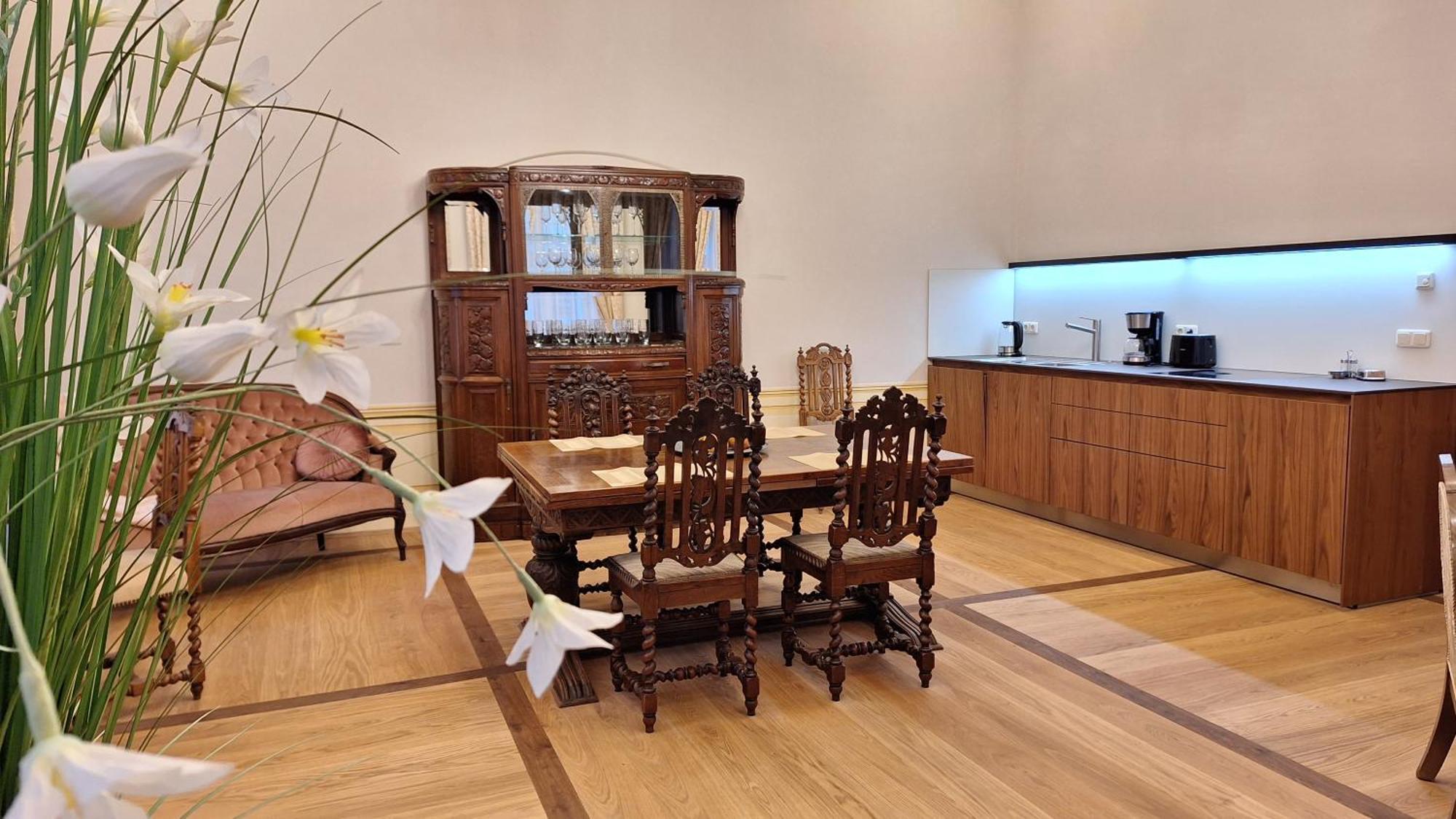 Stadtpalais Koenigssuite Maximal 2 Personen Und 1 Kleinkind เบาท์เซน ภายนอก รูปภาพ