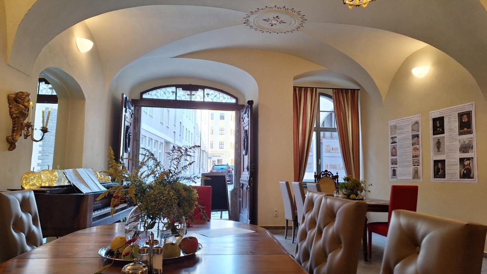 Stadtpalais Koenigssuite Maximal 2 Personen Und 1 Kleinkind เบาท์เซน ภายนอก รูปภาพ